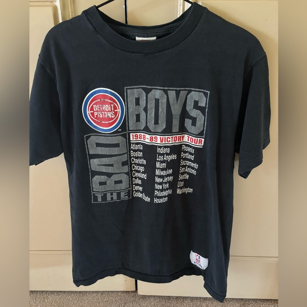 Black Bad boy pistons 80’s tee